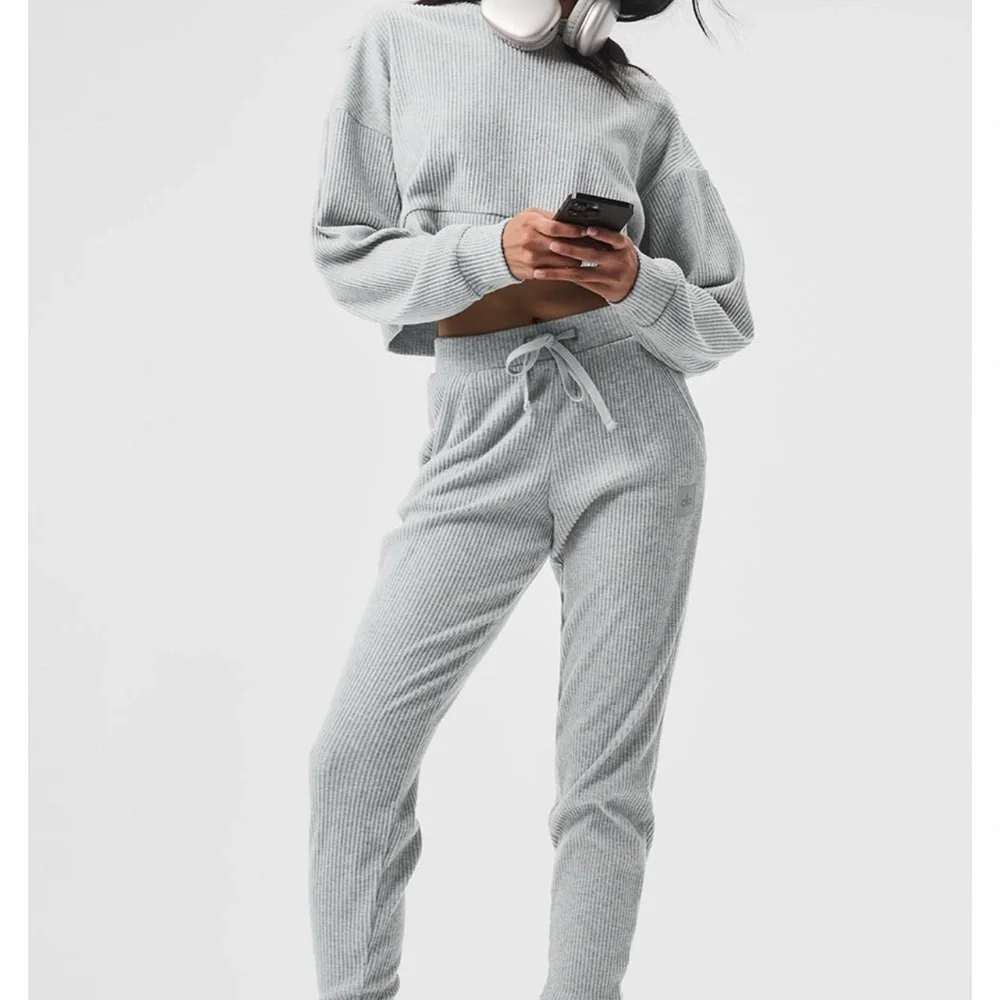 Alo Muse set in athletic heather gray, size S & M. - Picture 3 of 5